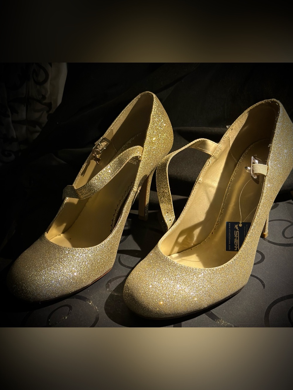 Gold glitter Mary Jane’s - Picture 3 of 11